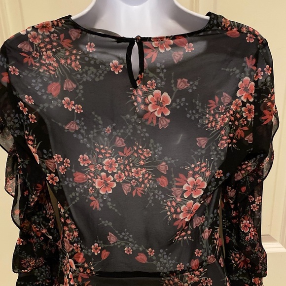 3/$20 🎉 Zara sheer black floral top with long sleeves and v-shaped ruffles, XS - Picture 2 of 5